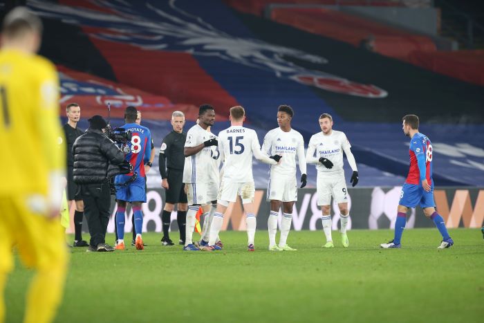 กองทัพ เมือง เลส เตอร์ เคลื่อน ตัว ใน วัง คริสตัล บูต เวอร์ ซุส